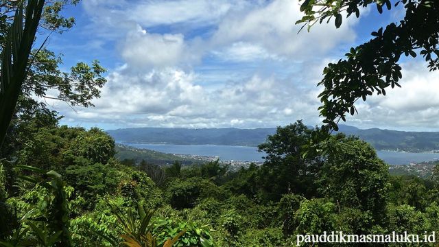 Menyaksikan Indahnya Panorama Kota Ambon dari Ketinggian Gunung Sirimau